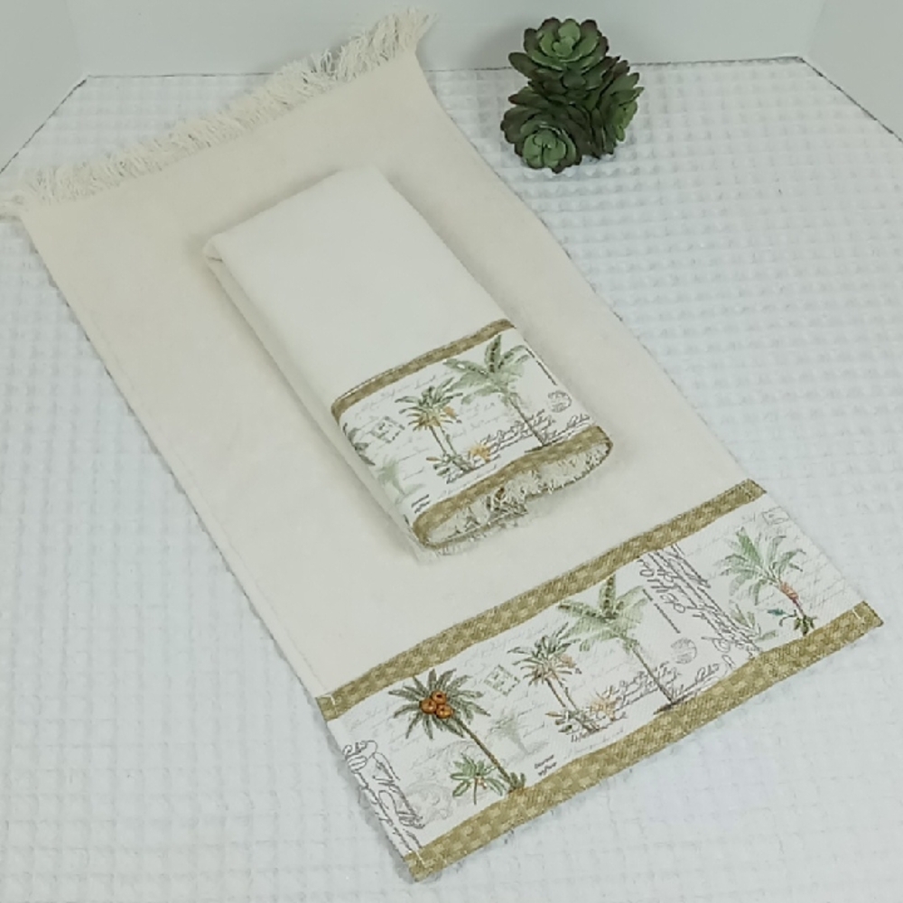 2 Avanti Colony Palm Cotton Fingertip Towels Ivory/Green Embellished Beading